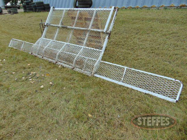 Silage gate for truck box, front - side extensions_1.jpg